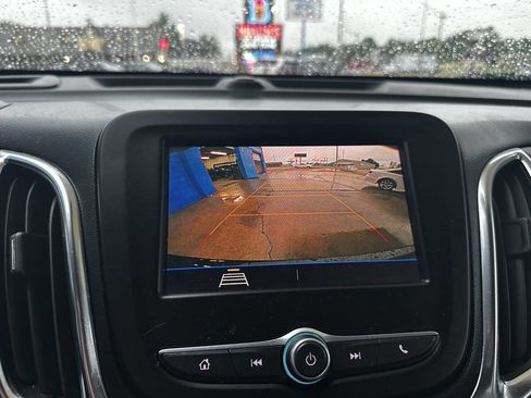 Used 2021 Chevrolet Equinox LT image 11