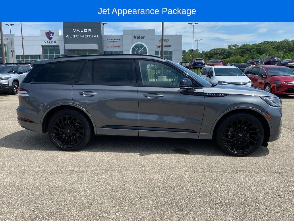 Used 2025 Lincoln Aviator Reserve w/ Equipment Group 201A AWD/4WD image 7