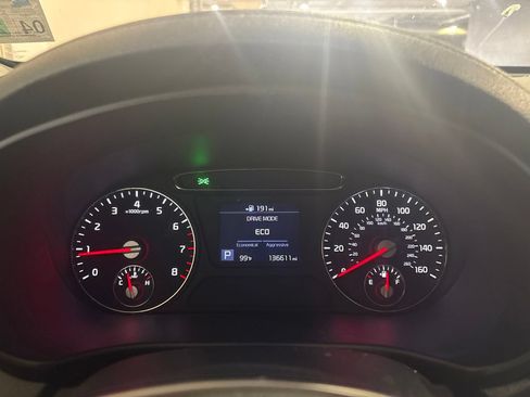 Used 2020 Kia Sorento S FWD image 12