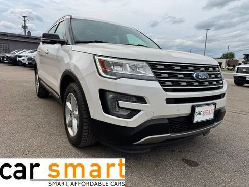 Used 2017 Ford Explorer XLT w/ Equipment Group 202A AWD/4WD image 1
