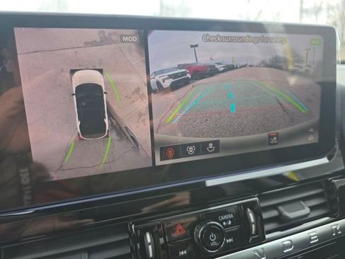 New 2026 Nissan Pathfinder SL image 4