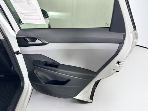 Used 2023 Volkswagen Taos SE w/ Black Wheel Package image 28