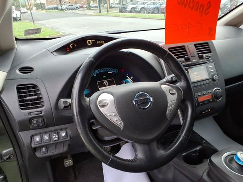 Used 2015 Nissan Leaf S FWD image 11