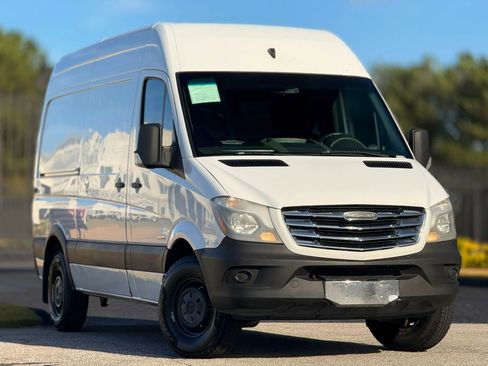 Used 2014 Freightliner Sprinter 2500 image 4