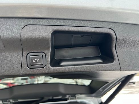 Used 2023 GMC Acadia SLE w/ Driver Convenience Package image 25