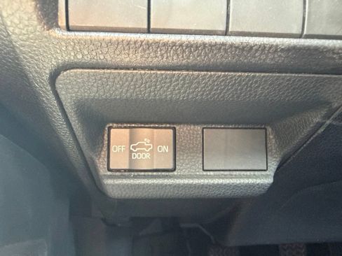 Used 2025 Toyota Tacoma TRD Off-Road AWD/4WD image 21
