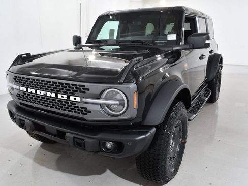 New 2025 Ford Bronco Badlands image 2