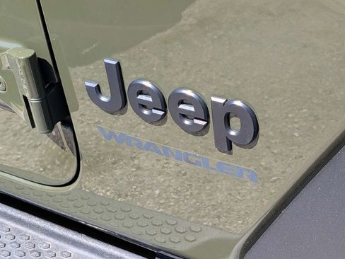 Used 2022 Jeep Wrangler Sport image 12