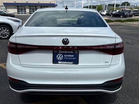 Certified 2025 Volkswagen Jetta SE w/ Sunroof Package FWD image 4