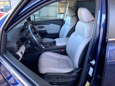 Used 2025 Honda Pilot EX-L image 7