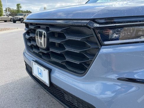 Used 2025 Honda Pilot Sport image 15