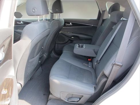 Used 2020 Kia Sorento LX FWD image 23