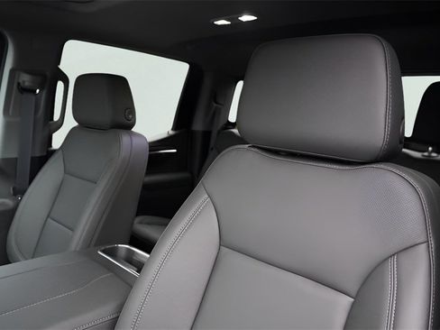 New 2026 GMC Sierra 1500 SLT image 12