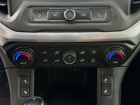 Used 2018 GMC Acadia SLE image 22