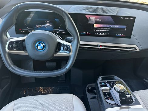 Used 2024 BMW iX xDrive50 w/ Sport Package AWD/4WD image 18
