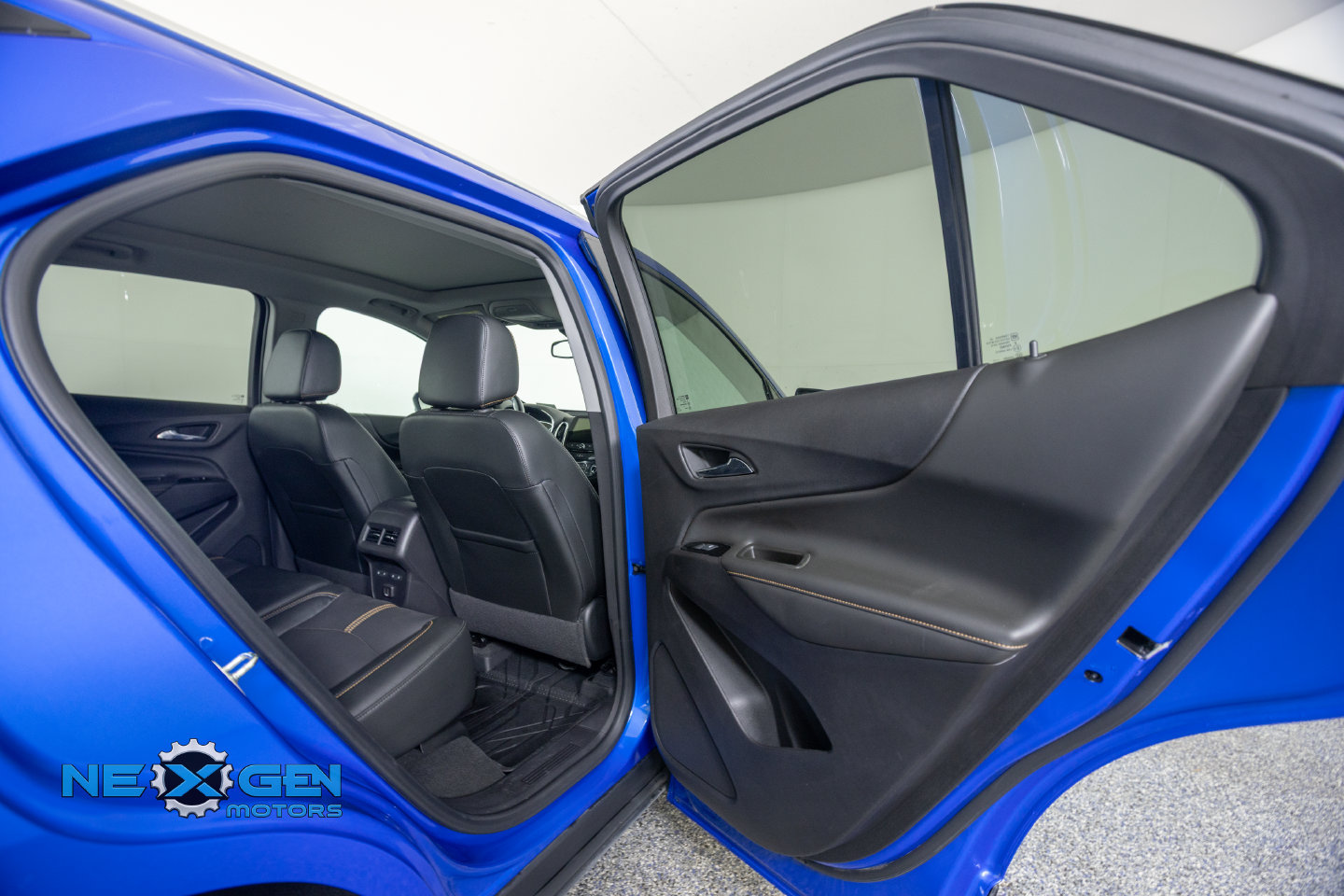 Used 2024 Chevrolet Equinox Premier AWD/4WD image 35
