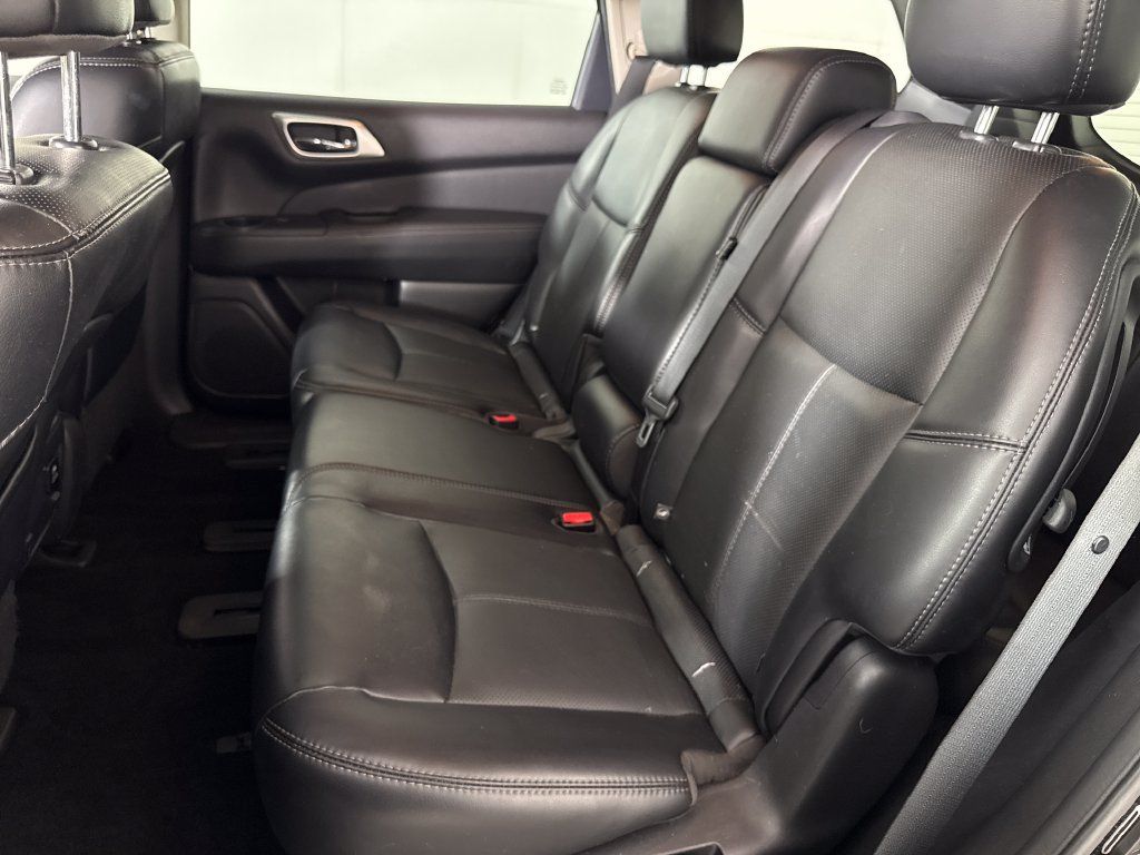 Used 2017 Nissan Pathfinder Platinum FWD image 13