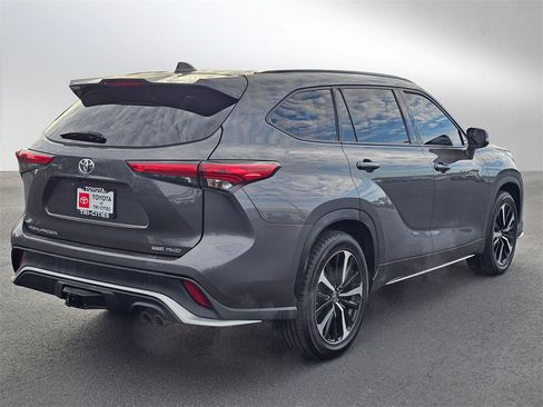 Used 2021 Toyota Highlander XSE image 5