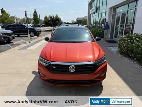 Used 2019 Volkswagen Jetta R-Line w/ R-Line Cold Weather Package FWD image 2