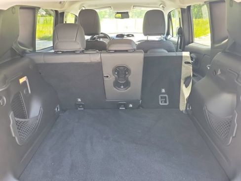 Used 2019 Jeep Renegade Limited w/ UConnect 8.4 Nav Group AWD/4WD image 11