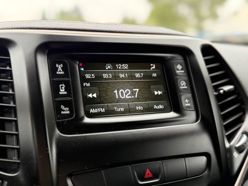 Used 2014 Jeep Cherokee Latitude AWD/4WD image 23