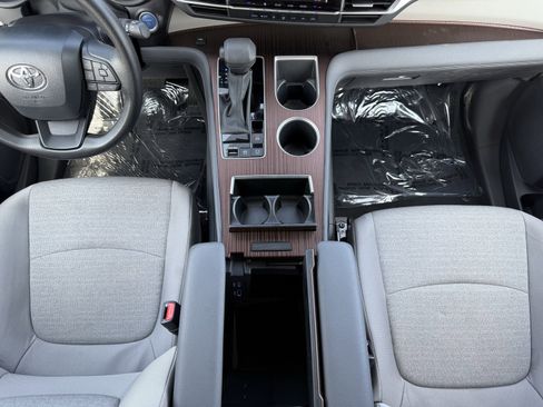 Used 2024 Toyota Sienna LE image 62