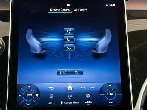 Used 2025 Mercedes-Benz GLC 300 image 21