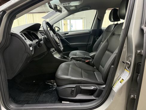 Used 2015 Volkswagen Golf 4-Door FWD image 11