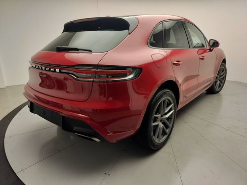 Certified 2025 Porsche Macan AWD/4WD image 23