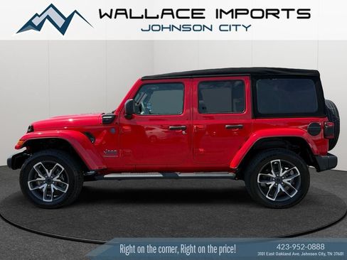 Used 2024 Jeep Wrangler Unlimited w/ Convenience Group AWD/4WD image 2