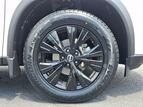 Certified 2023 Nissan Rogue SV w/ SV Premium B Package AWD/4WD image 8