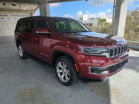 Used 2022 Jeep Wagoneer Series II AWD/4WD image 2