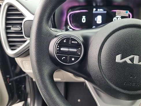 Used 2023 Kia Soul LX w/ LX Technology Package image 19