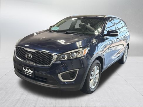 Used 2017 Kia Sorento AWD image 3