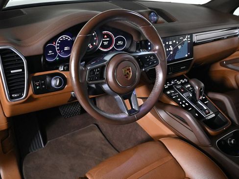 Certified 2023 Porsche Cayenne Platinum Edition AWD/4WD image 5