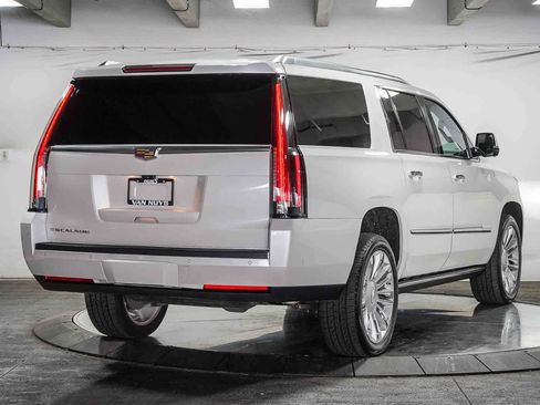 Used 2018 Cadillac Escalade ESV Platinum AWD/4WD image 4