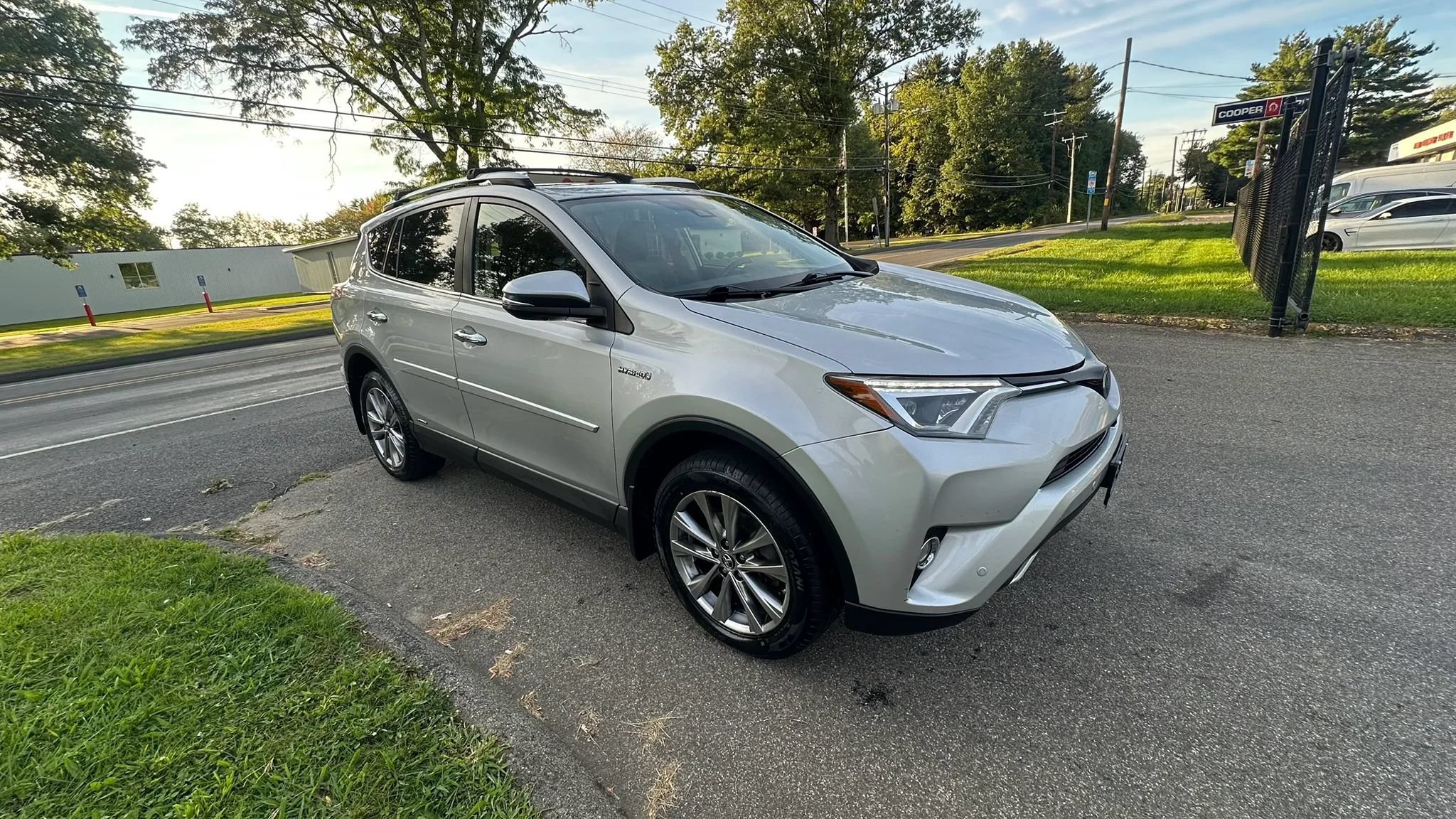 Used 2016 Toyota RAV4 Limited w/ Advanced Technology Package AWD/4WD image 3