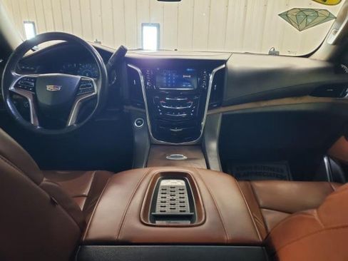 Used 2016 Cadillac Escalade Premium AWD/4WD image 13