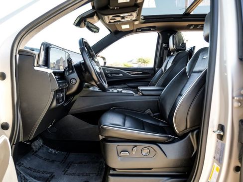 Used 2021 Cadillac Escalade ESV Sport image 3