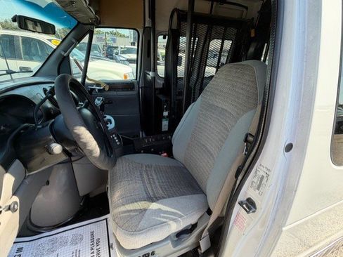 Used 2001 Ford E-350 and Econoline 350 Extended Super Duty image 13