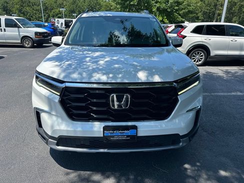 Used 2025 Honda Pilot Touring image 8