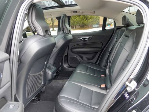 Used 2021 Volvo S60 T5 Momentum image 16