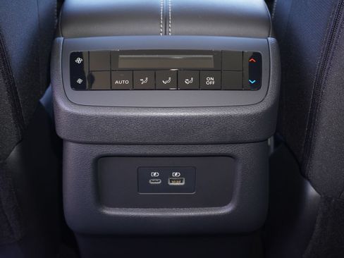 Used 2025 Nissan Pathfinder SV FWD image 13
