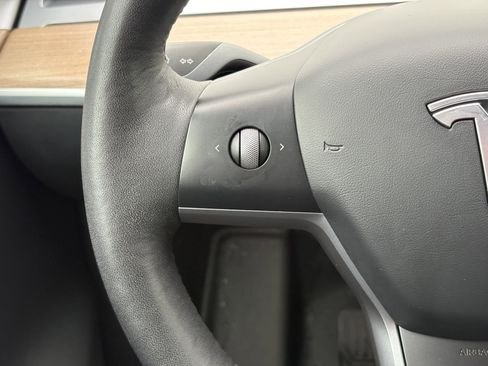 Used 2023 Tesla Model Y Long Range image 17