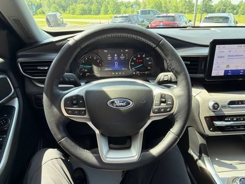 Used 2023 Ford Explorer XLT w/ Equipment Group 202A AWD/4WD image 11