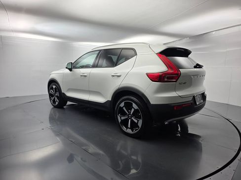 Used 2022 Volvo XC40 T5 Momentum w/ Premium Package AWD/4WD image 4