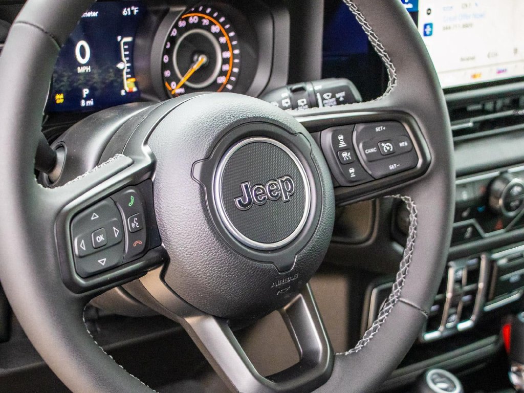 Used 2025 Jeep Wrangler Unlimited Sport AWD/4WD image 30
