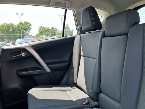 Used 2018 Toyota RAV4 XLE AWD/4WD image 18