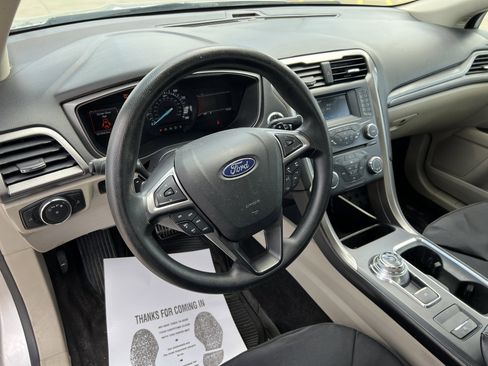 Used 2018 Ford Fusion SE FWD image 18