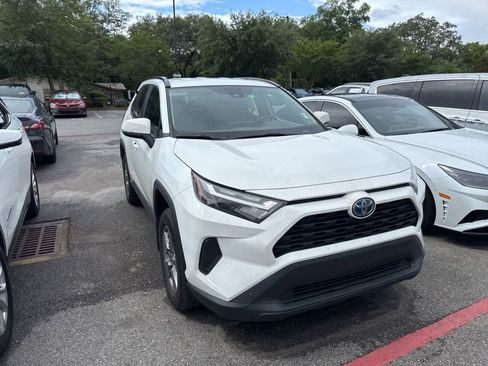 Used 2024 Toyota RAV4 XLE AWD/4WD image 3